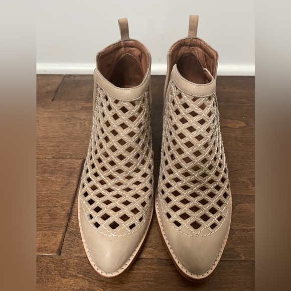 Jeffrey Campbell Tan/Cream Taggart Open-Weave Leather Ankle Boots Size 7 - Picture 3 of 9